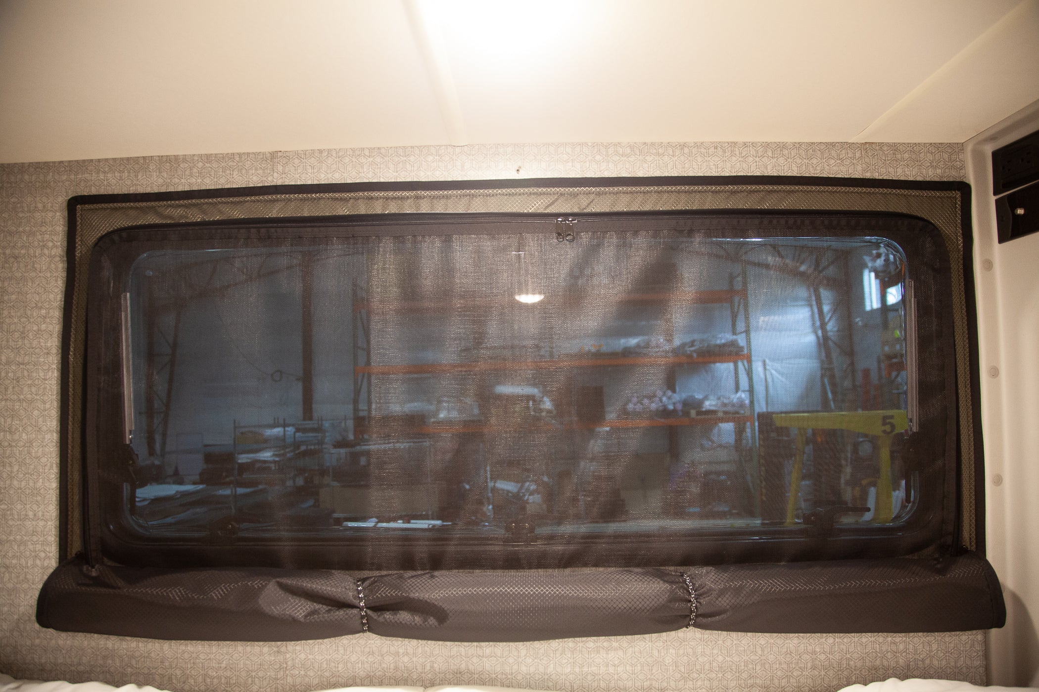 Transit Ekko - Bed Zipper Shade (Set) – image 10