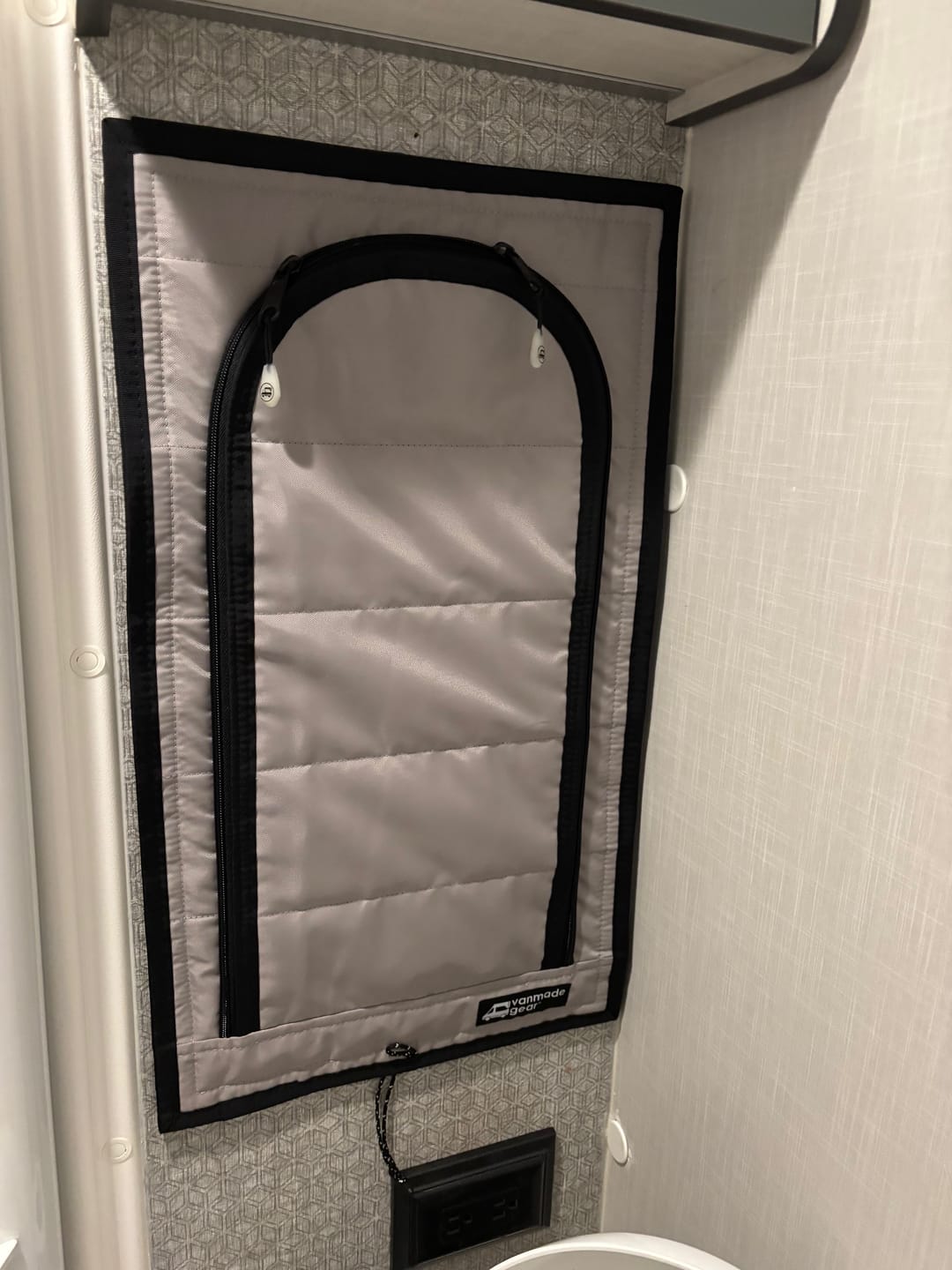Transit Ekko - Bathroom Zipper Shade – image 6