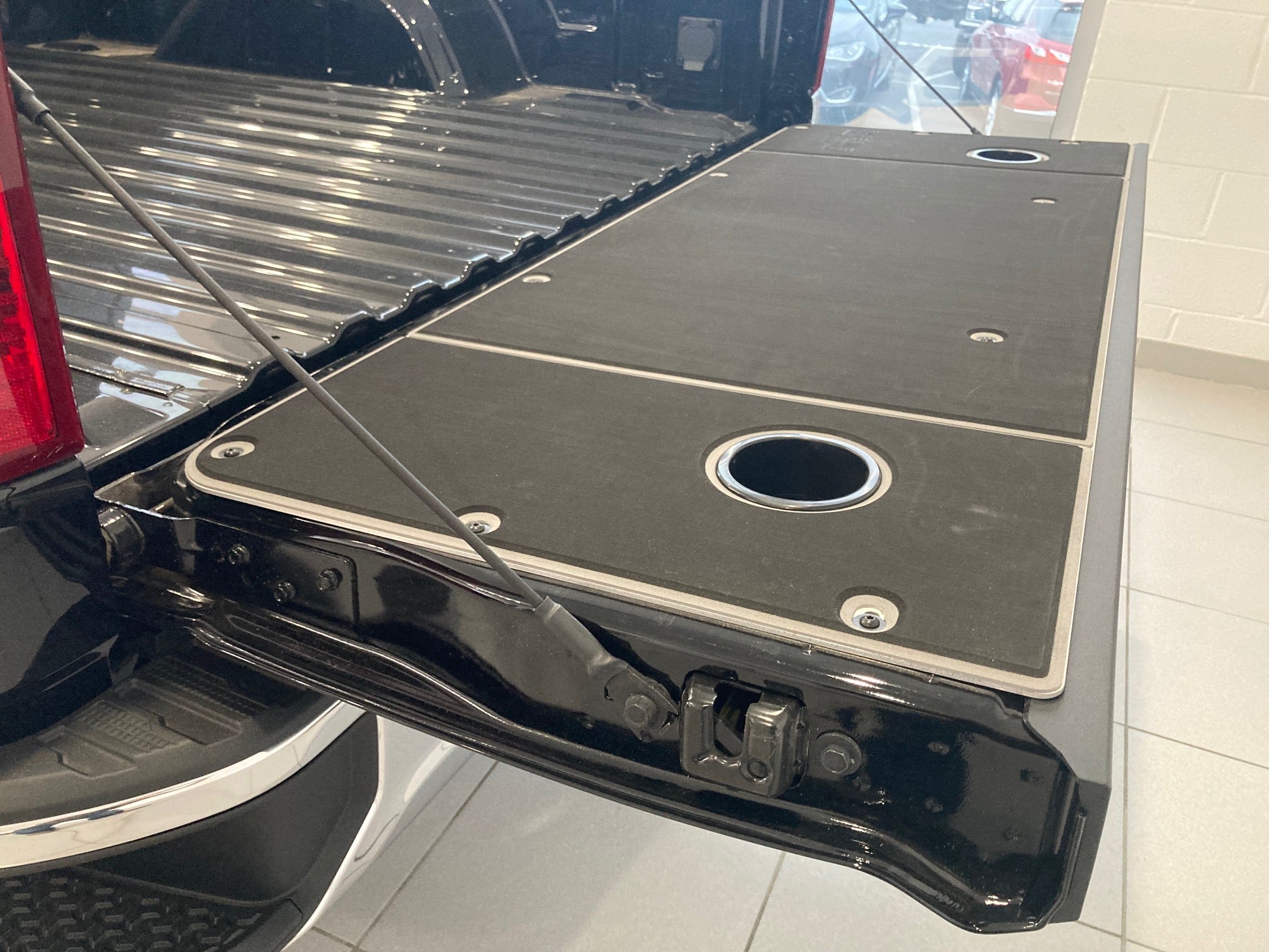 Silverado/Sierra 1500 Tailgate Cover (2019+) – image 8