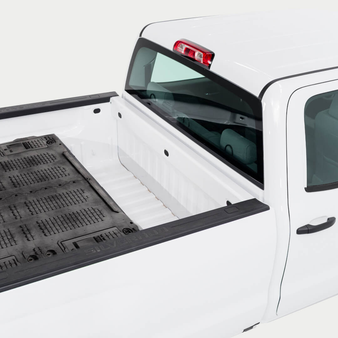 [XS4G, XF7G, XG9G] Closeup of cabside gap a Drawer System leaves in a 8 foot truck.