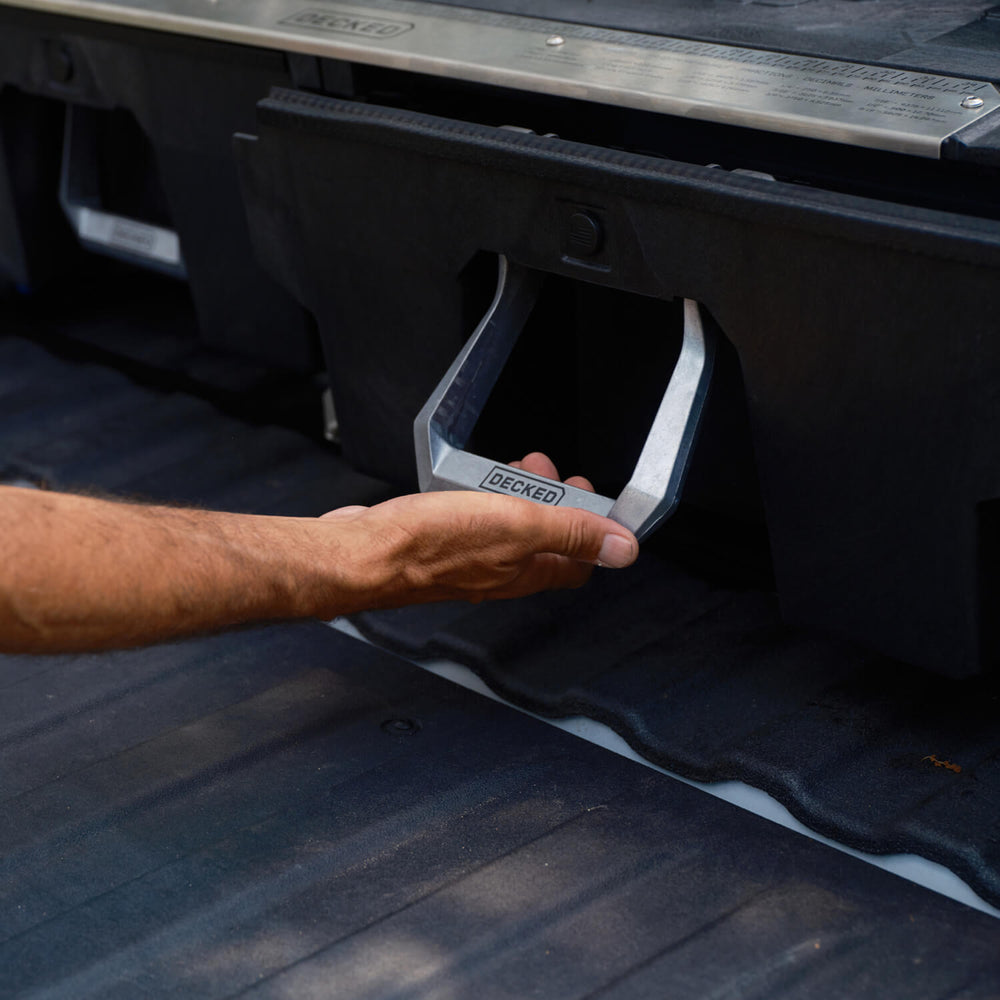 [XF6, XF7, XG5, XG9, XG10, XR5, XS4, XS5] A person pulling the Drawer System handle to open the drawer.